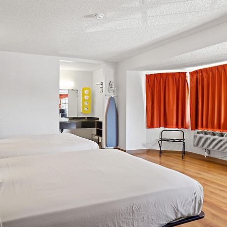 Motel 6-Carlsbad, Ca - Village Zewnętrze zdjęcie