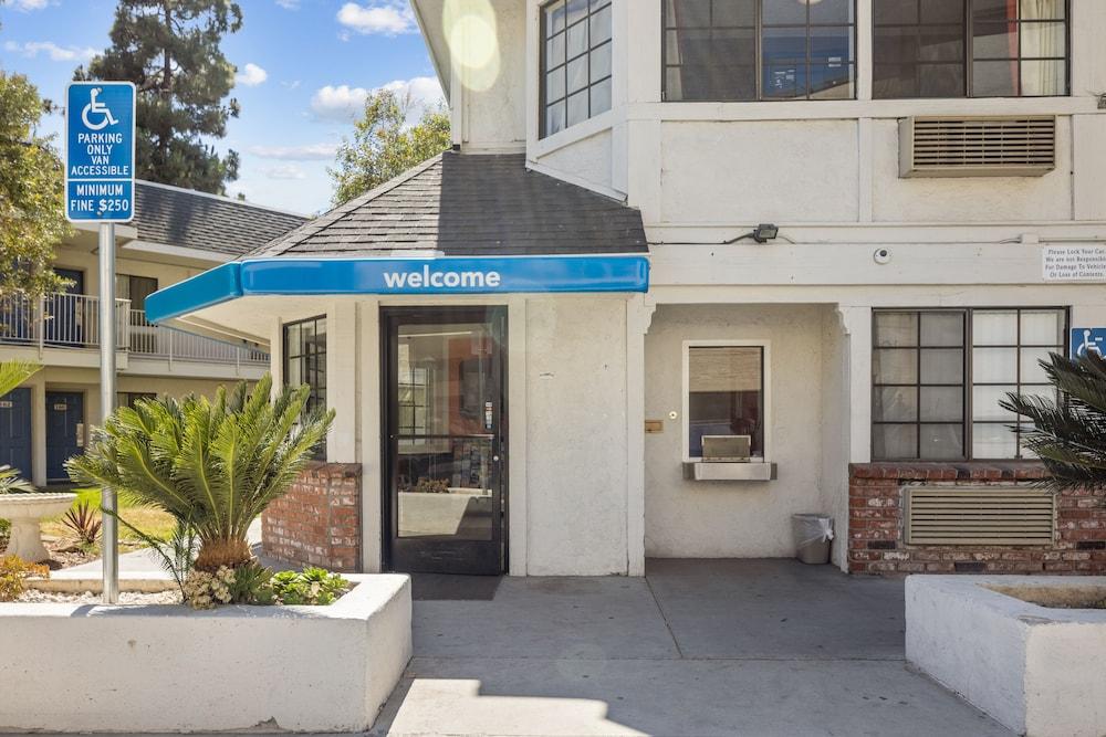 Motel 6-Carlsbad, Ca - Village Zewnętrze zdjęcie