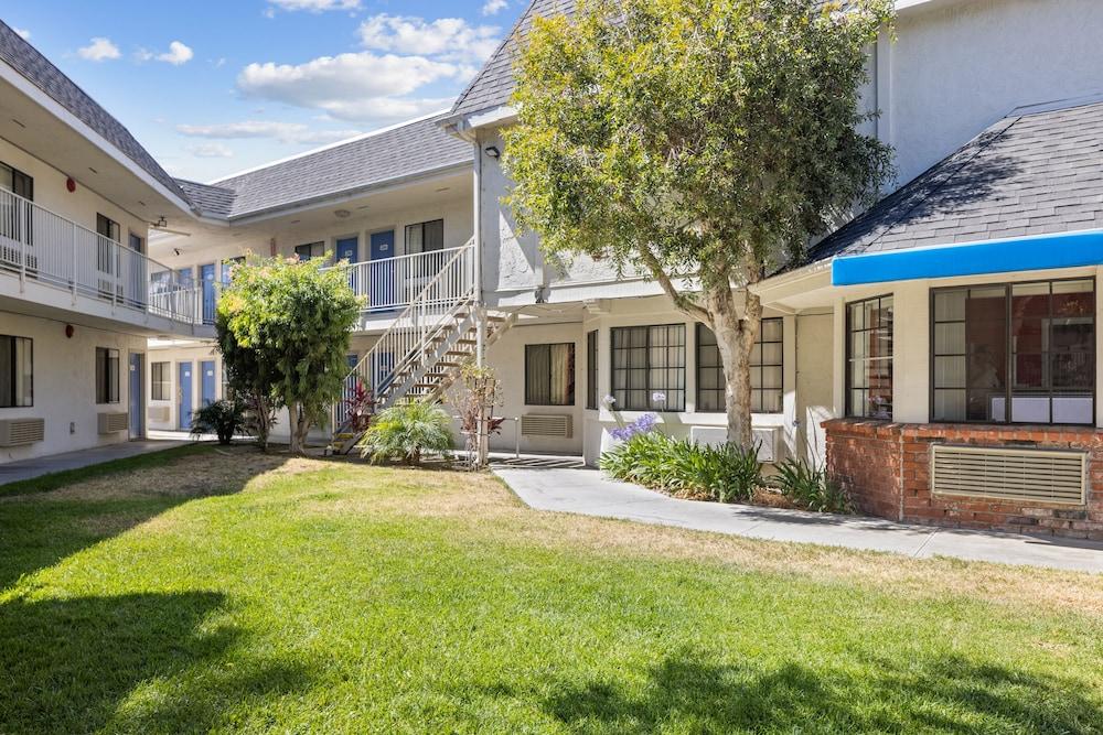 Motel 6-Carlsbad, Ca - Village Zewnętrze zdjęcie