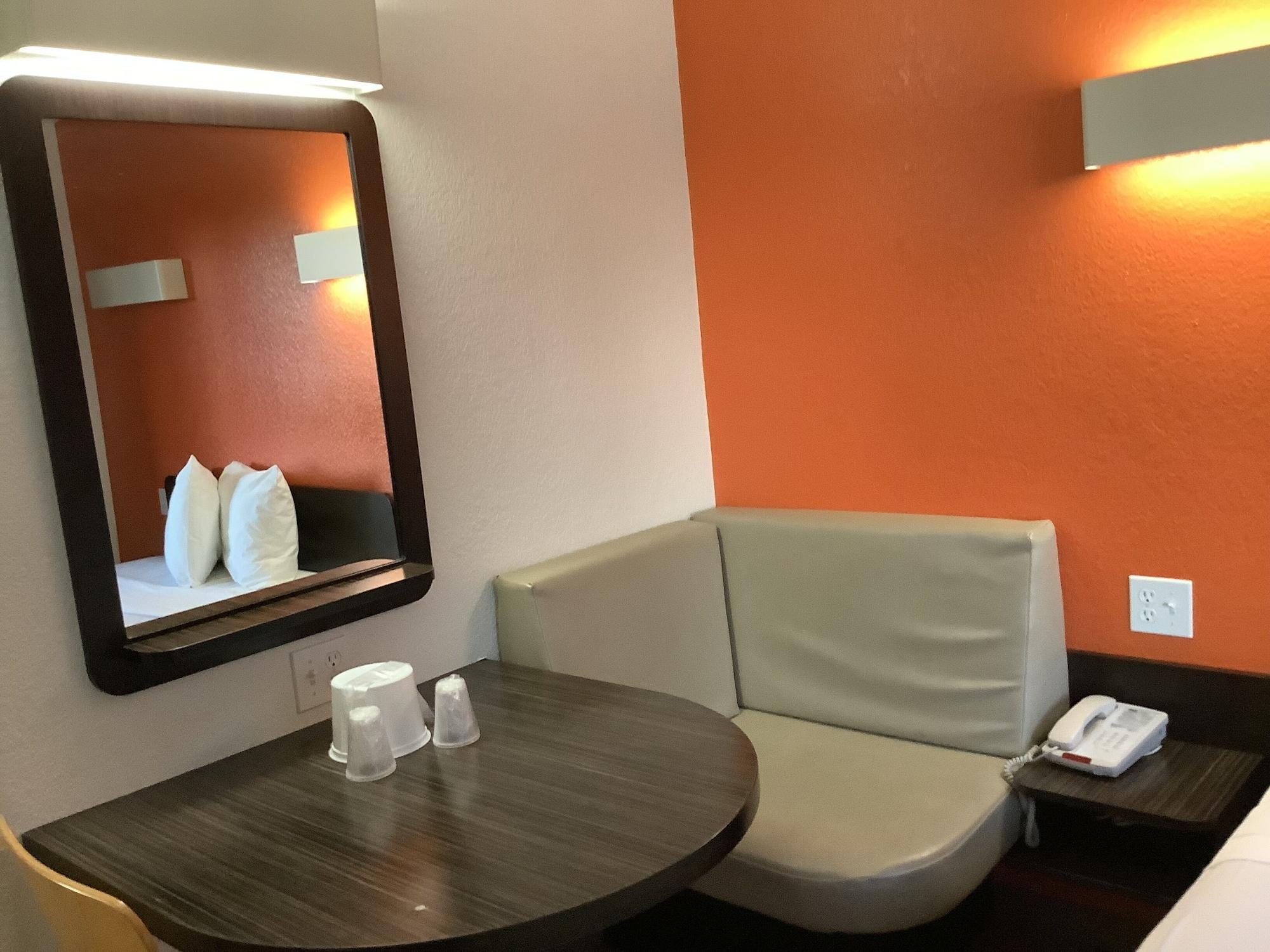 Motel 6-Carlsbad, Ca - Village Zewnętrze zdjęcie
