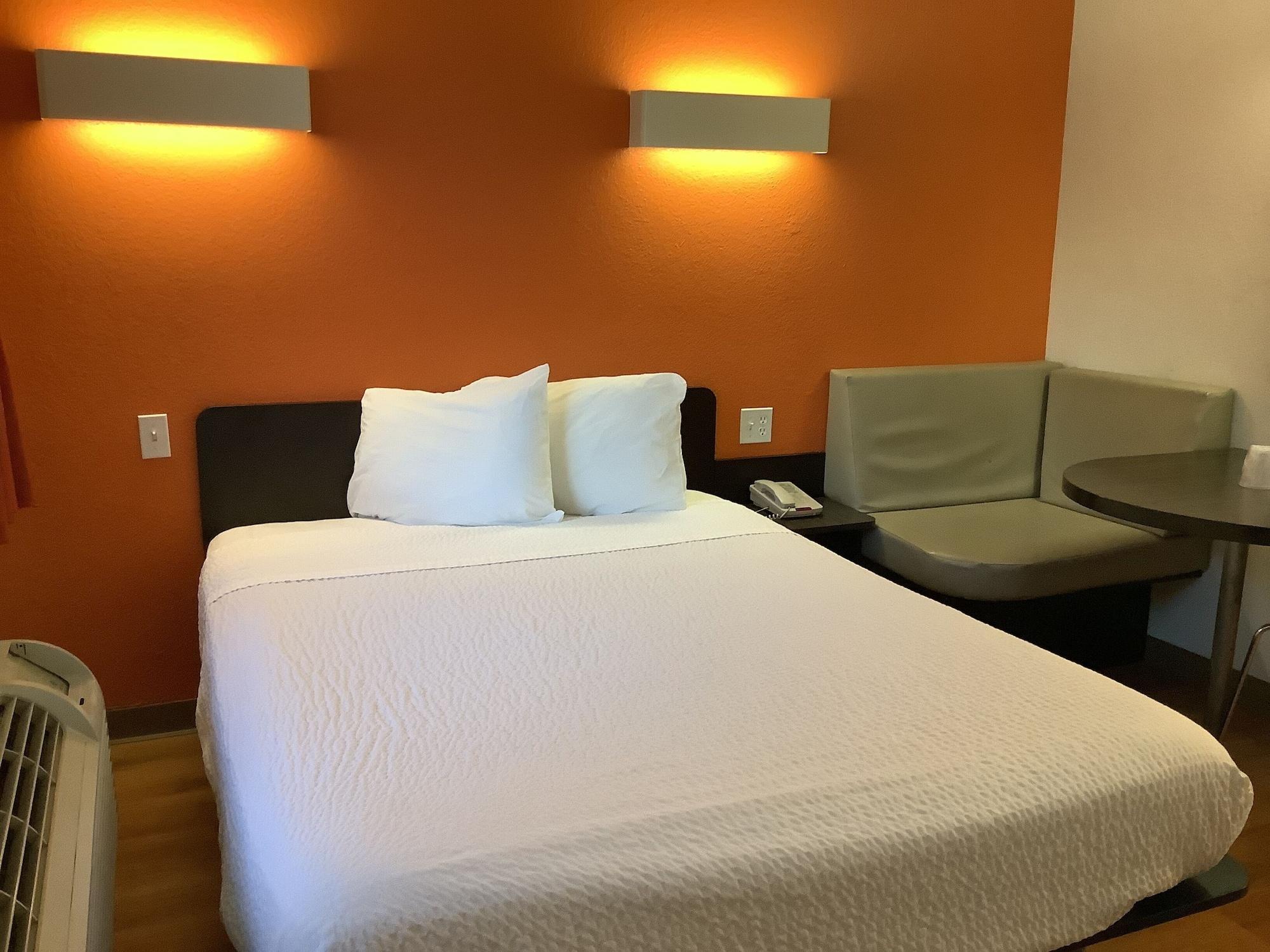 Motel 6-Carlsbad, Ca - Village Zewnętrze zdjęcie