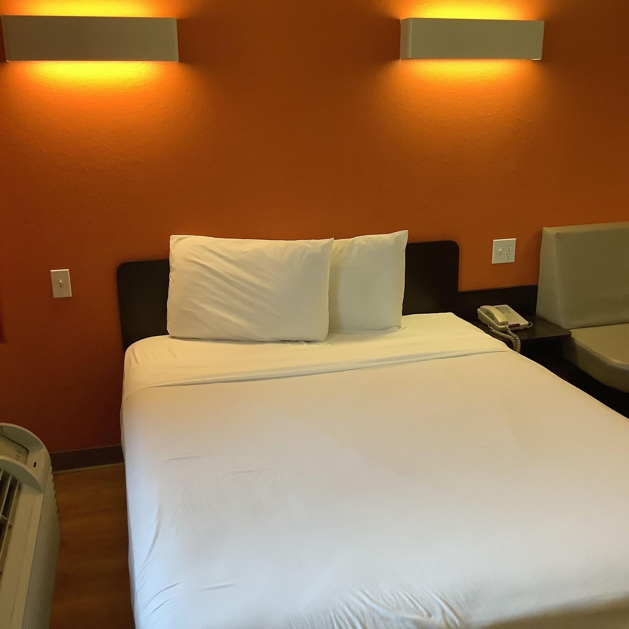 Motel 6-Carlsbad, Ca - Village Zewnętrze zdjęcie