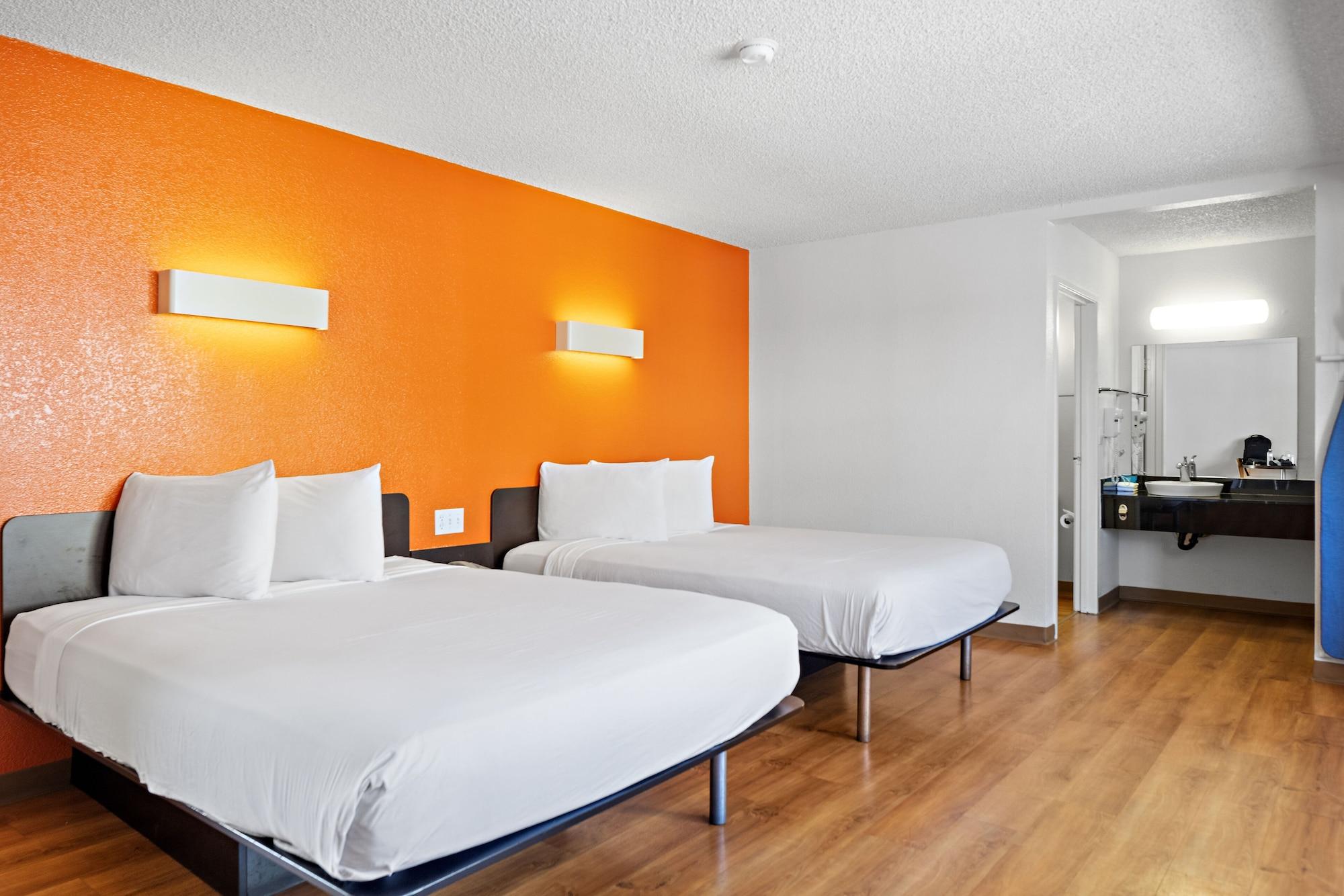 Motel 6-Carlsbad, Ca - Village Zewnętrze zdjęcie