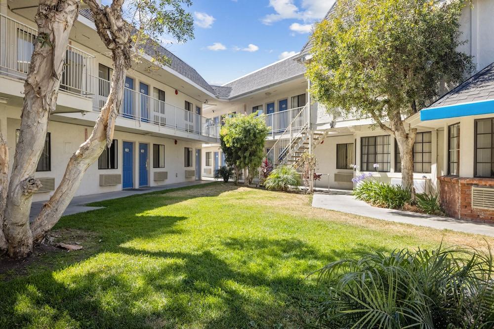 Motel 6-Carlsbad, Ca - Village Zewnętrze zdjęcie
