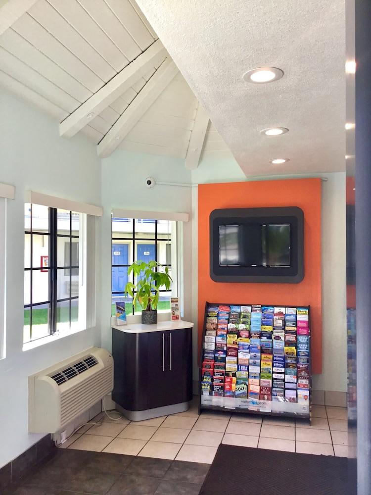 Motel 6-Carlsbad, Ca - Village Zewnętrze zdjęcie