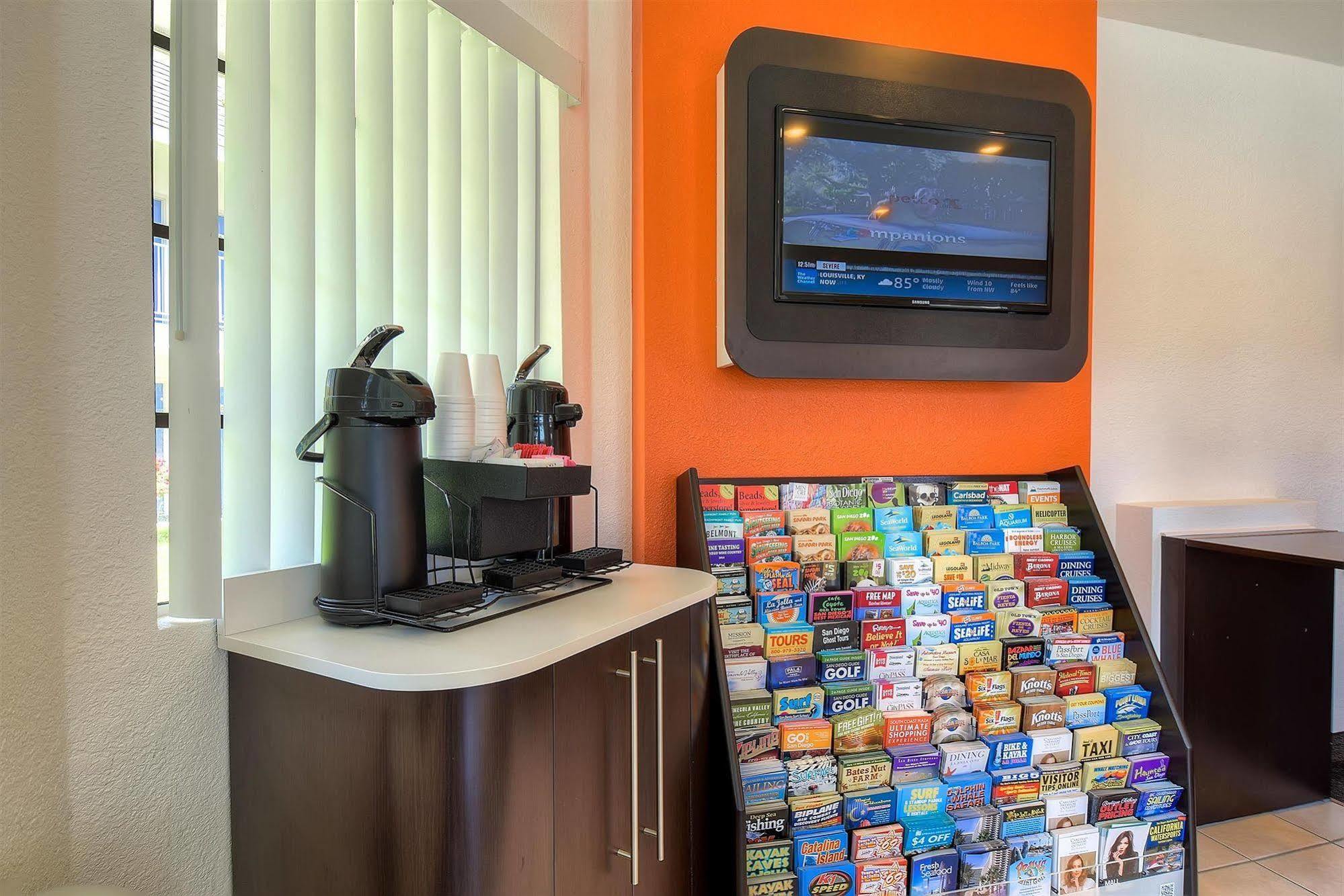 Motel 6-Carlsbad, Ca - Village Zewnętrze zdjęcie