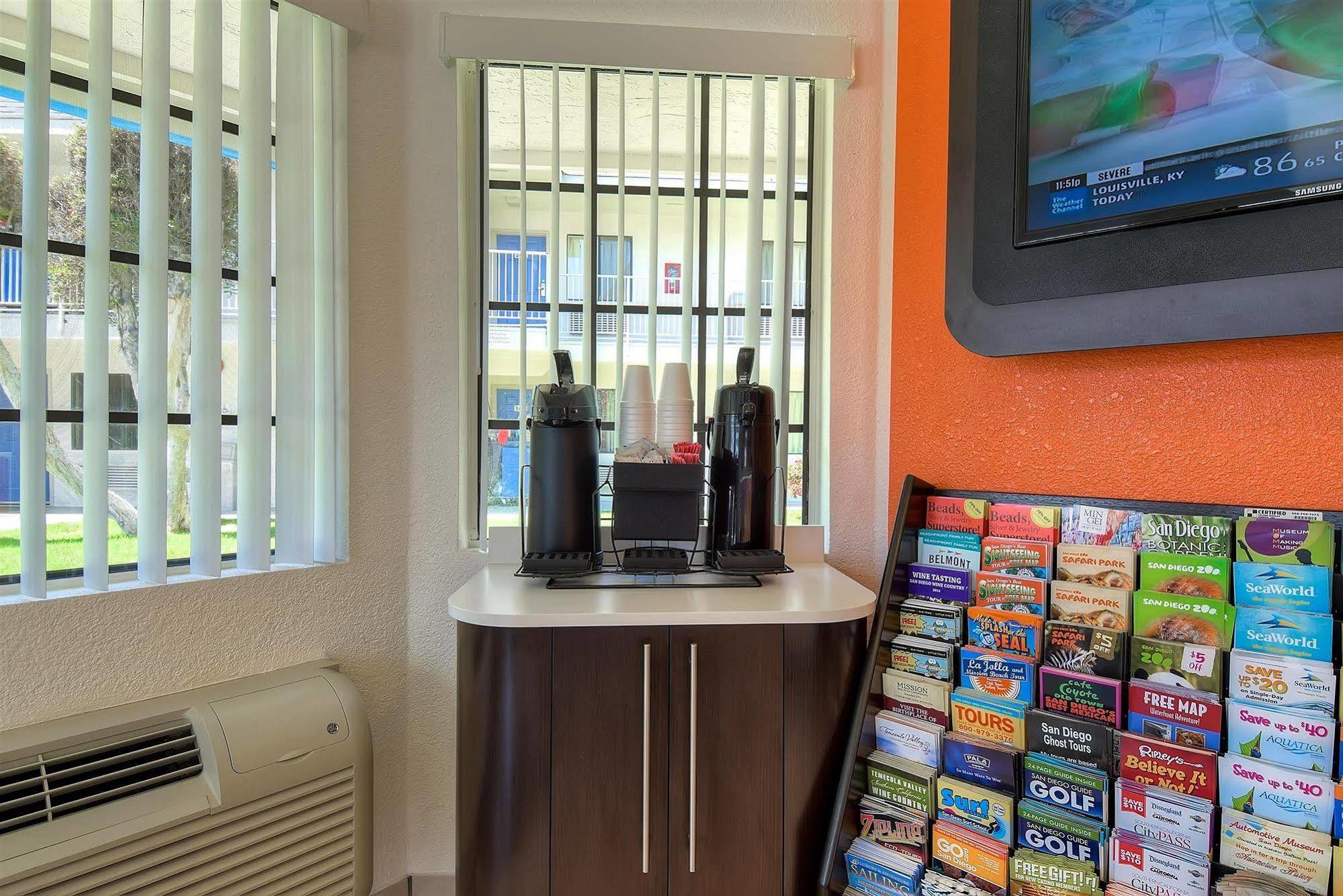 Motel 6-Carlsbad, Ca - Village Zewnętrze zdjęcie