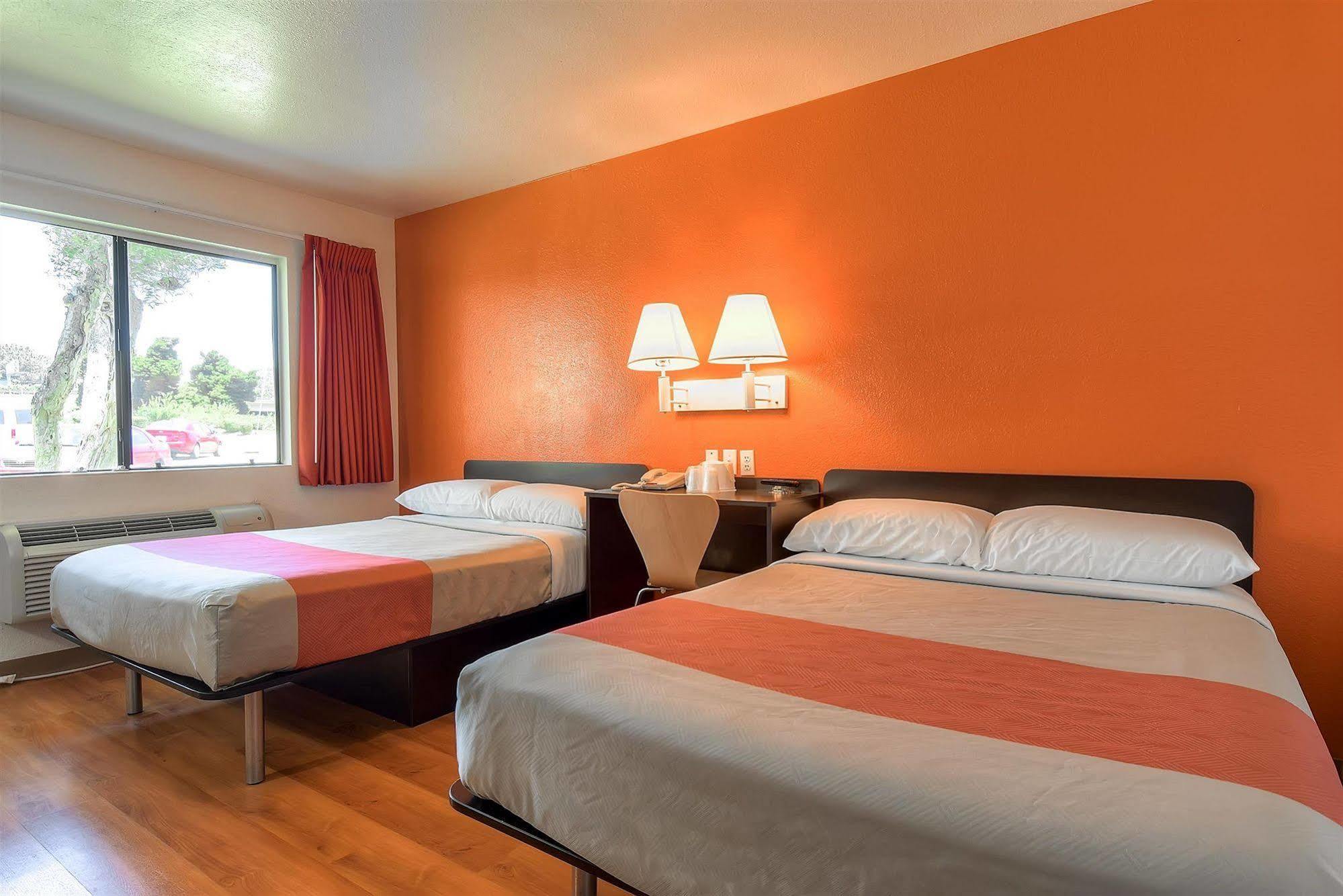 Motel 6-Carlsbad, Ca - Village Zewnętrze zdjęcie
