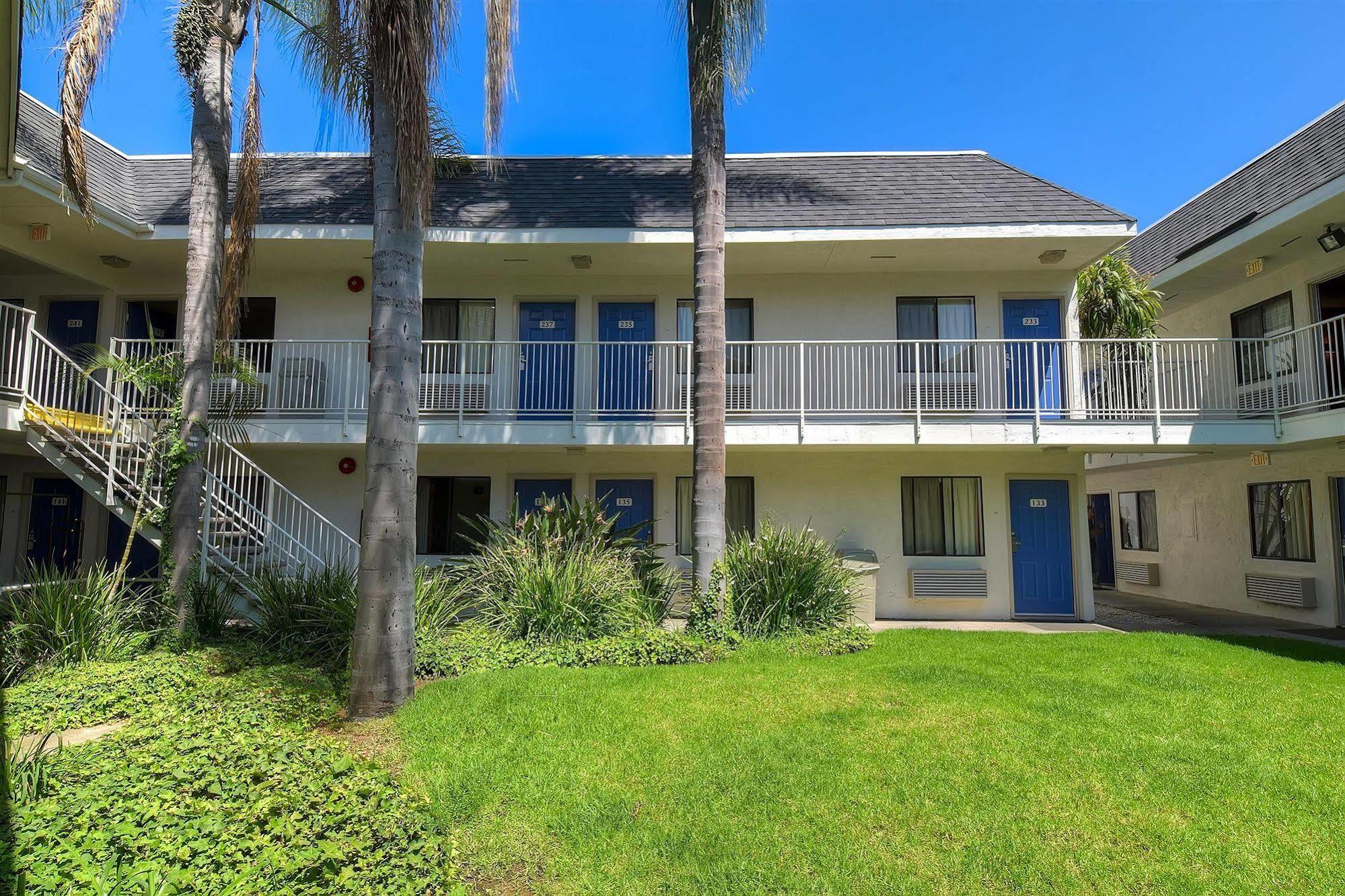 Motel 6-Carlsbad, Ca - Village Zewnętrze zdjęcie