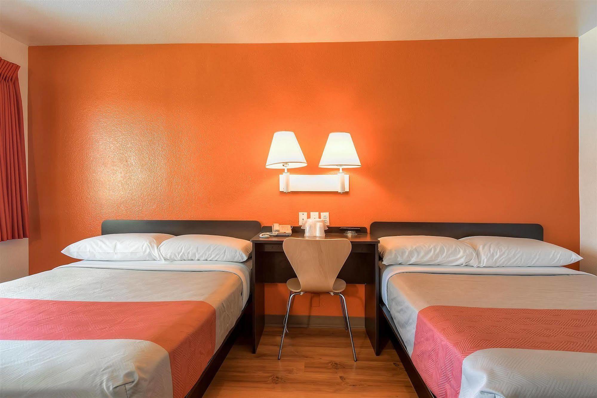 Motel 6-Carlsbad, Ca - Village Zewnętrze zdjęcie