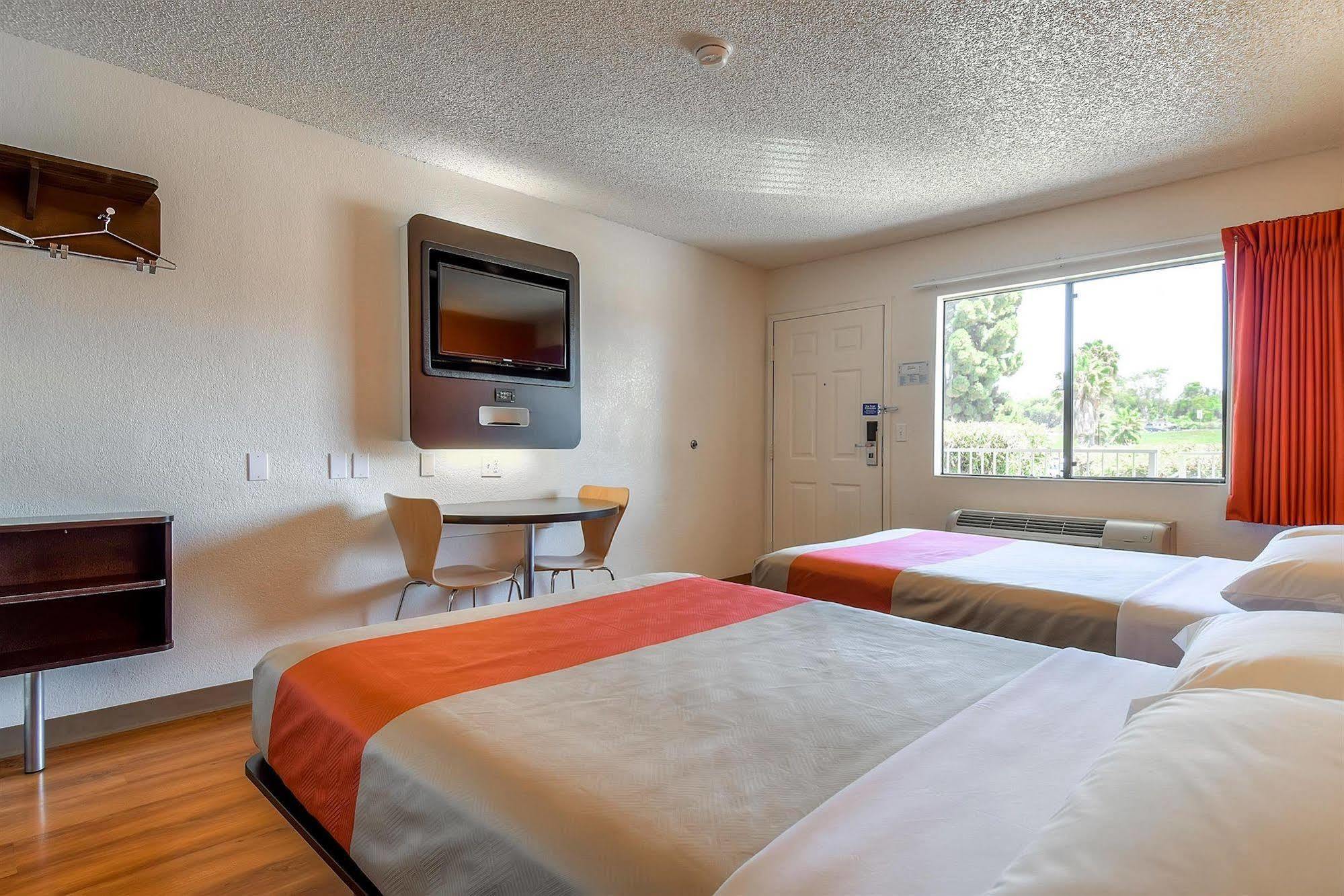 Motel 6-Carlsbad, Ca - Village Zewnętrze zdjęcie