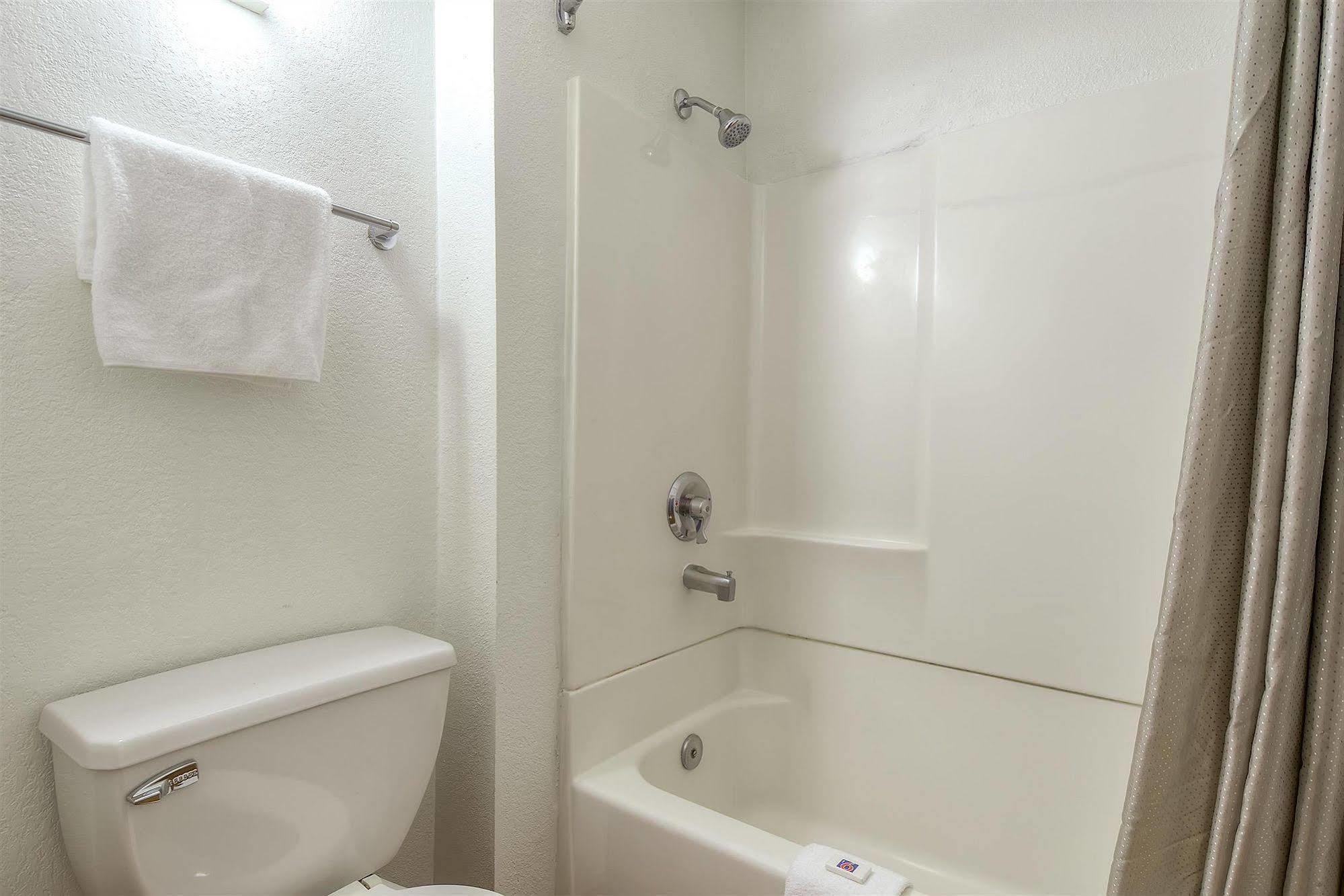 Motel 6-Carlsbad, Ca - Village Zewnętrze zdjęcie