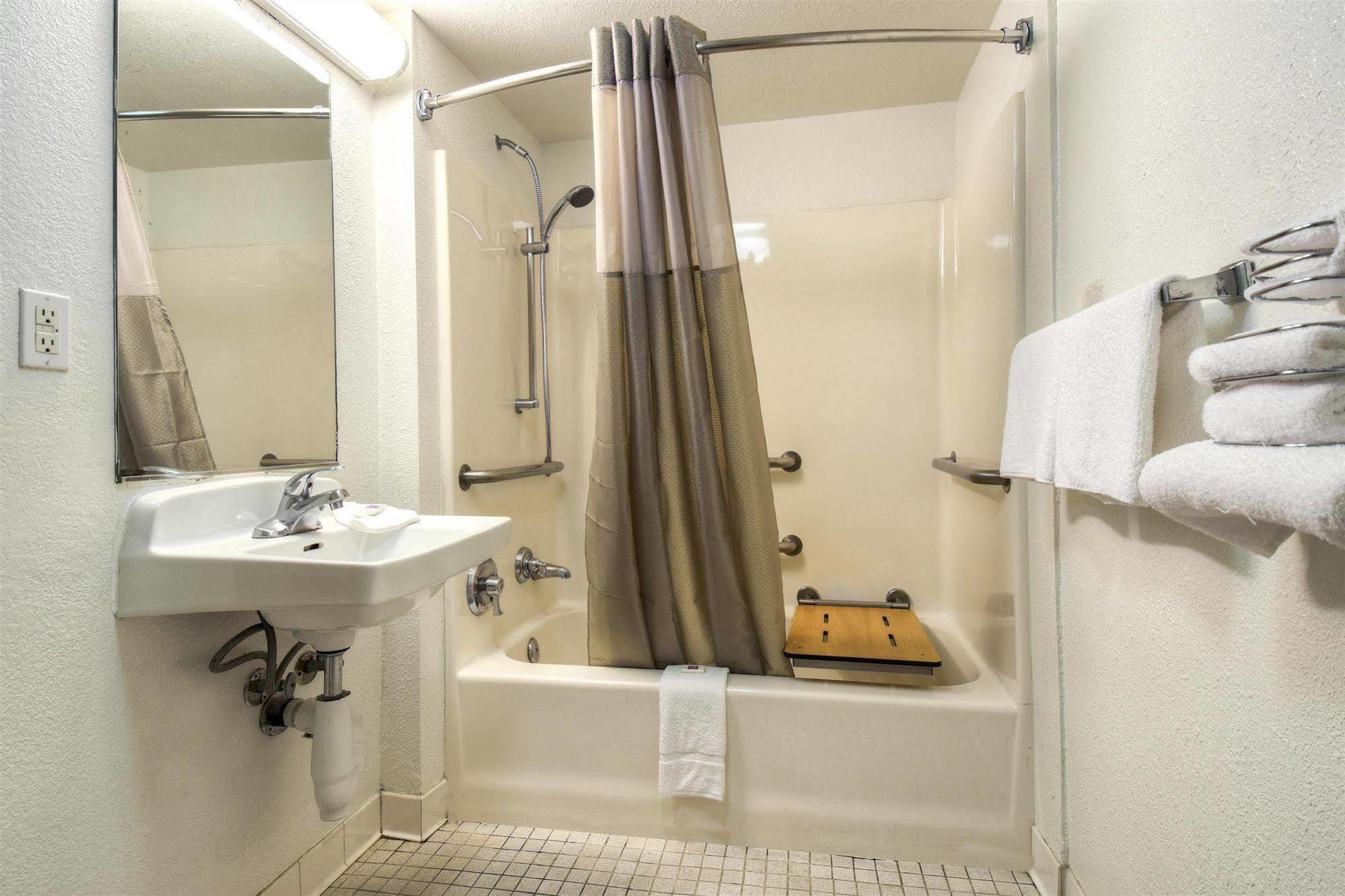 Motel 6-Carlsbad, Ca - Village Zewnętrze zdjęcie