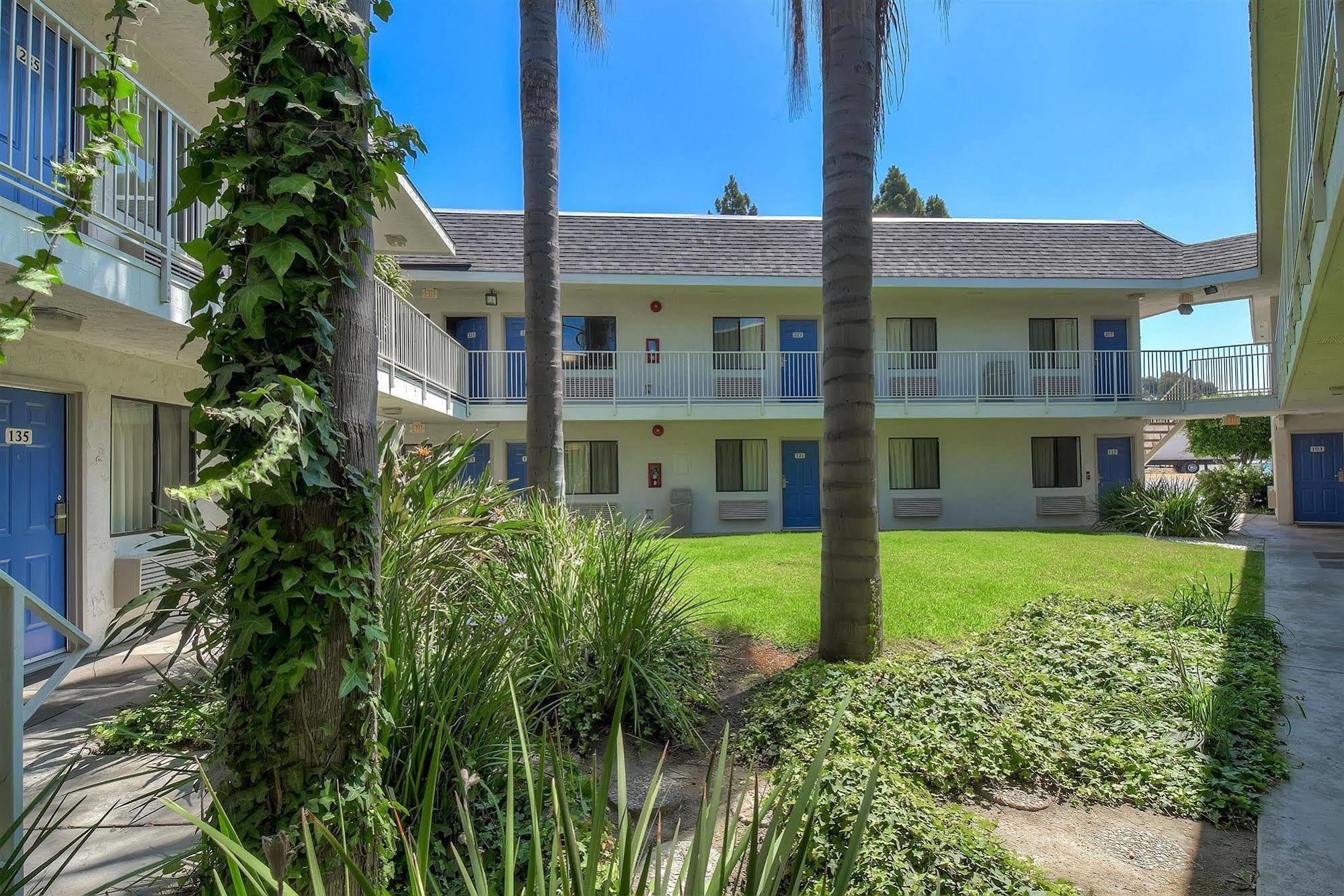 Motel 6-Carlsbad, Ca - Village Zewnętrze zdjęcie