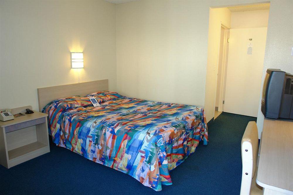 Motel 6-Carlsbad, Ca - Village Zewnętrze zdjęcie